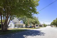 Cozy Victorian in the Center of downtown Morganton (Dog Friendly