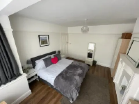 3 By The Sea, Ground Floor Apartment By The Sea Hotels in 