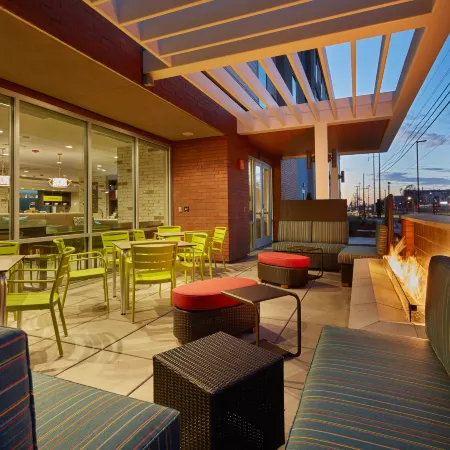 Home2 Suites by Hilton Sacramento at Csus Отели рядом с достопримечательностью «Арден Фейр Молл»