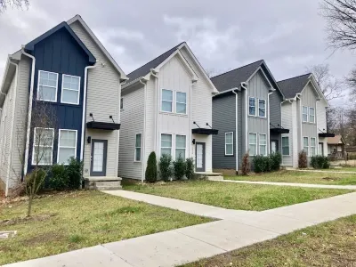3 bedroom 2.5 bath with free parking Hotels near Walmart Supercenter