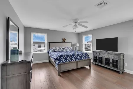 Newly renovated kitchen! 2 weeks left in summer! <br>