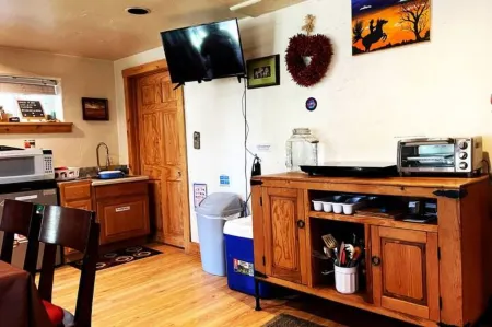 Cozy Fireplace, gorgeous view, ski country