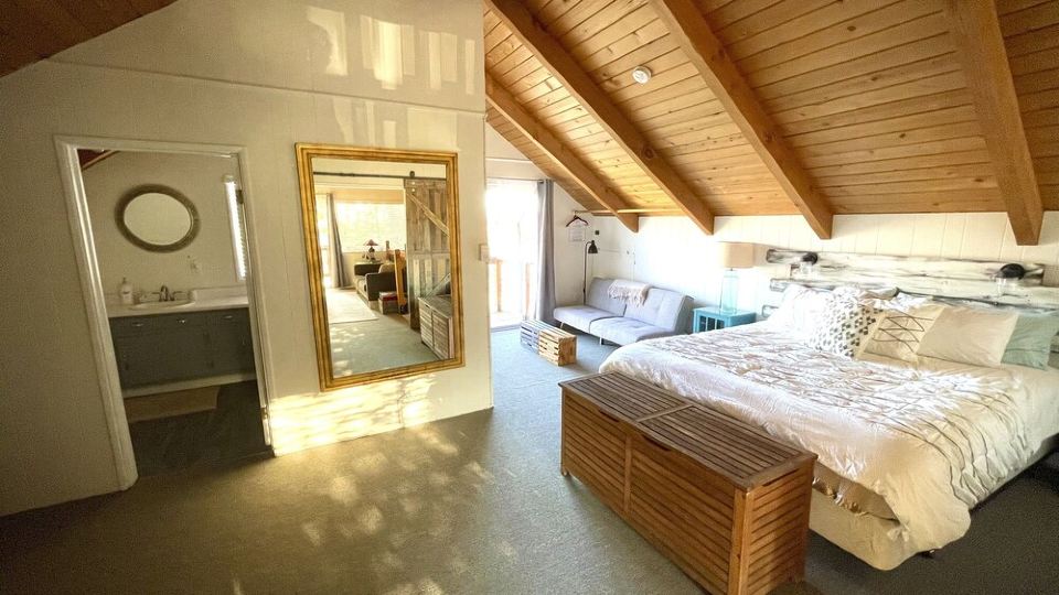Nestled in nature with views of the Alabama Hills, Sierras and Inyo Mountains