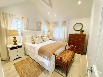 Edgartown Designer Cottage Between Town & Beach. Ferry Tickets Available!