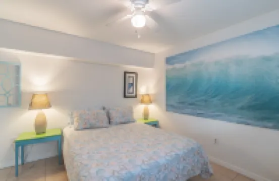 2/1 Waterfront Apt. Large Dock In 1 of W Florida's most desirable neighborhoods