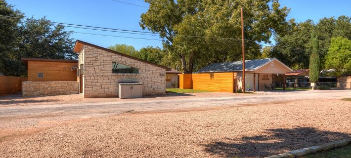 Lake LBJs Most Popular Luxury Home // Boat Rental On-site & Tons of Amenities! Hotele w: Llano County