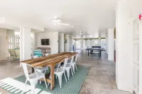 🌊☀️🏖️4 bedrooms 3.5 bath. Gorgeous marsh views. Wrap around porch  🏖️☀️🌊