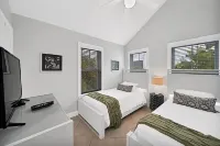 Professionally Decorated - Large Boat Slip - This Villa Is A Must Stay !!