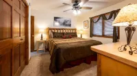 Beautiful, Well-Equipped Home on River, Hot Tub, Close to Rocky Mtn. N P & YMCA