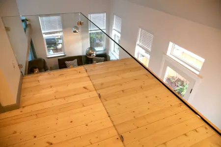 Bright and Open Modern Northeast Montavilla ADU Отели рядом с достопримечательностью «Mount Tabor Park»