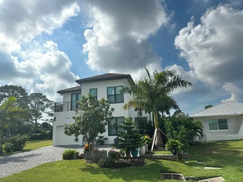 Luxe Pool-Side 6-Bed Villa in Naples Minutes to Vanderbilt Beach and Mercato!