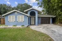 ENTIRE Home, POOL, LANAI/PORCH, Private BAR, MINUTES to Beach, FULLY STOCKED!!