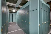 Cozy ski in , heated pool, on golf course, mtn view, tubing, king bed, garage