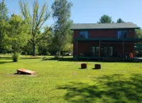 Gorgeous 4Br Log Retreat on 40 Acres —Pond View – Mid-Michigan—sleeps 11+