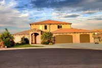 PRIVATE POOL 34'x18', 25 Minutes to Zion,  Playset for Kids, 7 bdrm, sleeps 32