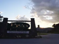 Spacious 6BR - 5BA Ski Home on Pico Mountain - Minutes to Killington Mountain Hotels in Mendon