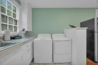 Cozy Green Haven, 1BR Flat Minutes from Downtown