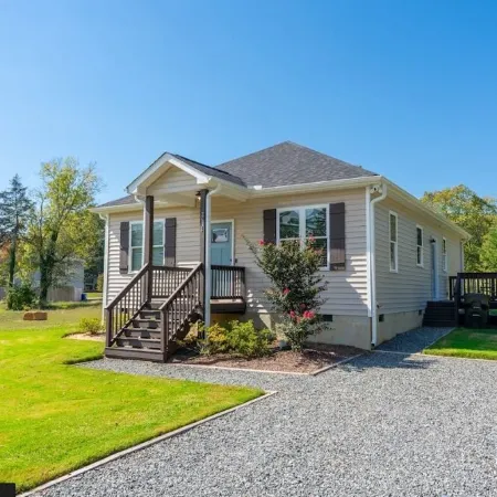 NEW! Scandinavian Cottage in Duke~King Bed