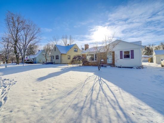 NE Executive Home close to all things Grand Rapids in highly desirable NE GR!