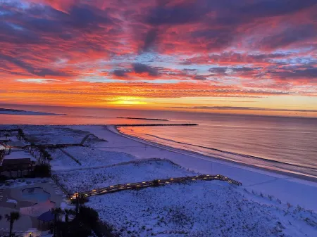 Romantic One-Bedroom Condo in Orange Beach - Beautiful Gulf-Front Views.