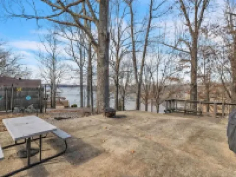 LAKEVIEW LIVING @ LIGHTHOUSE BAY