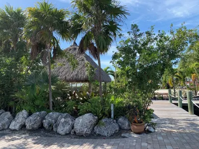 KCB-access Private Cabana Club,Dock on Canal,PET Friendly, Pickle ball courts Sombrero Reef附近的飯店