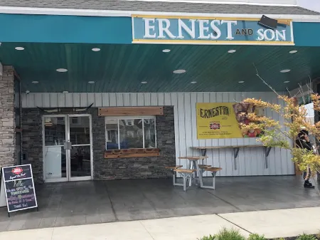 Brigantine Top Location & Near Beach, Eateries, Casinos! 12 Noon Chkout. Dogs OK