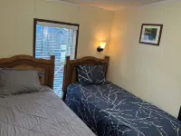 !!LAKEFRONT house with baby goats!! Hotels in Deposit
