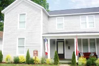 WALK EVERYWHERE!! Downtown Designer Home Close to Everything in Huntsville Hotel a Madison County