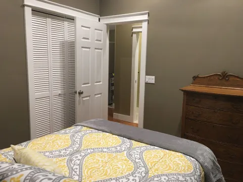 Hamptons Waterfront- Great Location!