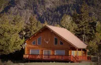 Spacious Log Home near Yellowstone Park/Gardiner. Sleeps up to 12, deck and view Hotels near Yellowstone Hotsprings Campground