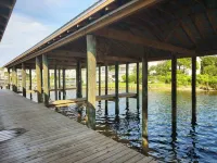 Luxury 4BR @ The Osprey, Steps To Beach, Pool, Private Boat Slip on Cotton Bayou - บังกะโล