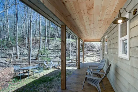 Stylish Cabin within a mile of Town Square