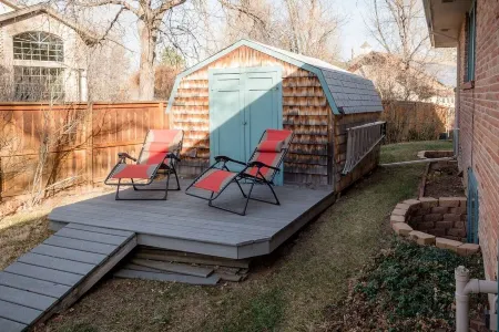 Like HOME but BETTER: near Foothills, pvt.apt. in FAB home YOU'LL LOVE IT!