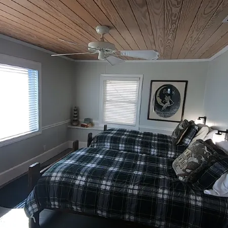 Tahiti Style 5 Star over-Water Bungalow + Lake House Blue + YouTube Video's Pets