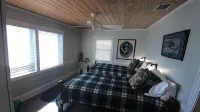 Tahiti Style 5 Star over-Water Bungalow + Lake House Blue + YouTube Video's Pets