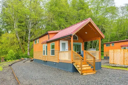 Rainforest Tiny Home Retreat #19 Отели рядом с достопримечательностью «Парк Тилликум»