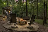 Creekside Tiny house in fantastic Monteagle! Quick hike to waterfall!