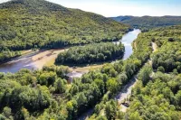 Cozy Adirondack Escape Hotels in Warrensburg