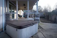 Xenia Retreat- North Roseburg Area Family Retreat with Seasonal Pool Hotels in Roseburg North