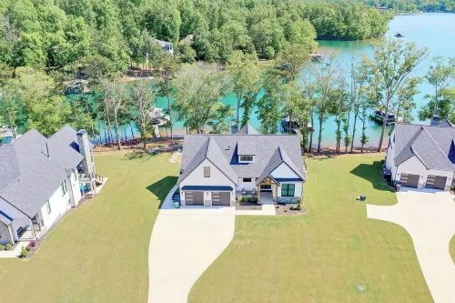 Brand New 6Br/6BA Luxury Home, 20 Min to Clemson. Flat Lot/Firepit/Pool Table!