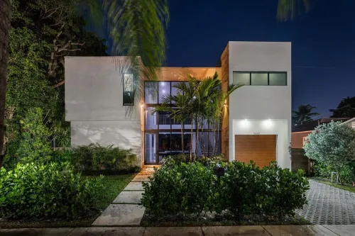 Central Miami Luxury Home, Heated Pool, Jacuzzi, Billiards, Grill