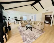 Beautiful Family Friendly Canyon Home with Pool & BBQ, 14 mi to Six Flags