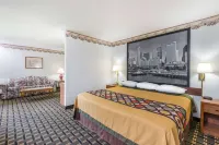 Super 8 by Wyndham Coshocton Roscoe Village Hotels in Coshocton