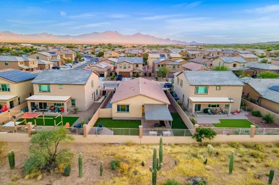 Saguaro Heaven, Charming 4-Bedroom + Sleeping Sofa, WiFi,AC in  Sahuarita AZ