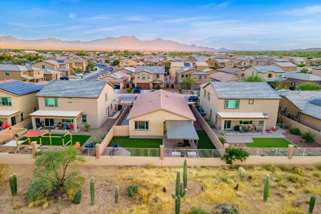 Saguaro Heaven, Charming 4-Bedroom + Sleeping Sofa, WiFi,AC in  Sahuarita AZ Отели в г. Сауарита
