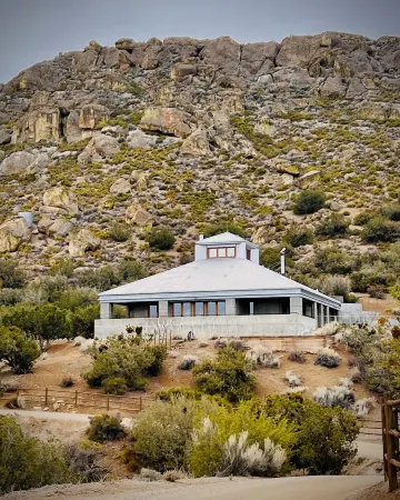 Spacious Artist Loft  in Tehachapi