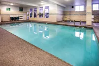 La Quinta Inn & Suites by Wyndham Portland Airport - Pool
