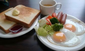 3. HOTEL SH..