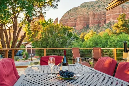 Tranquil retreat w/views; near trails & Bell Rock